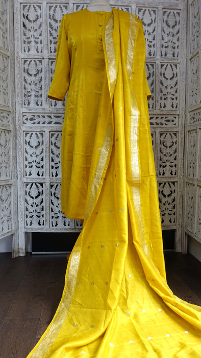 Ochre Salwar Kameez With Banarsi Silk Dupatta - UK 18/EU 44 - Preloved