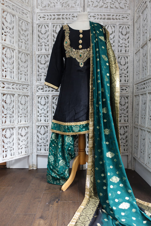 Black And Green Silk Salwar Kameez - UK 12 / EU 38 - Preloved - Indian Suit Company