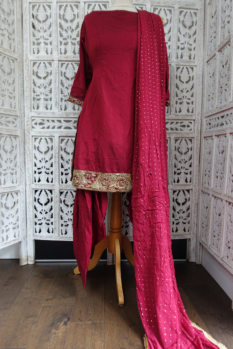 Dark Red Off Shoulder Salwar Kameez - UK 14/EU 40 - Preloved
