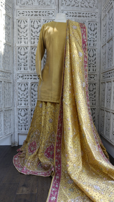 Gold Vintage Wedding Lengha - UK 22 / EU 48 - Preloved