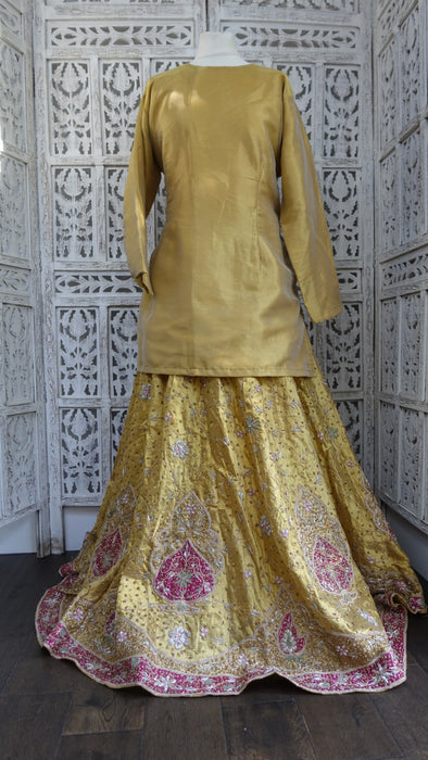 Gold Vintage Wedding Lengha - UK 22 / EU 48 - Preloved