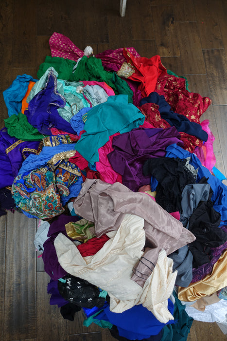 Bundle of mixed fabrics for crafting
