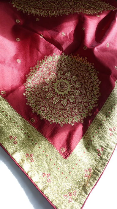 Red  Woven Large Decorative Tablecloth