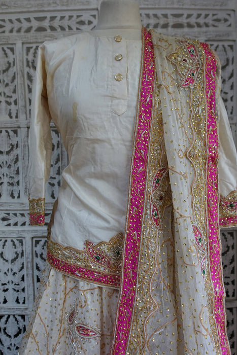Cream Silk Vintage Lengha - Free Size - Preloved