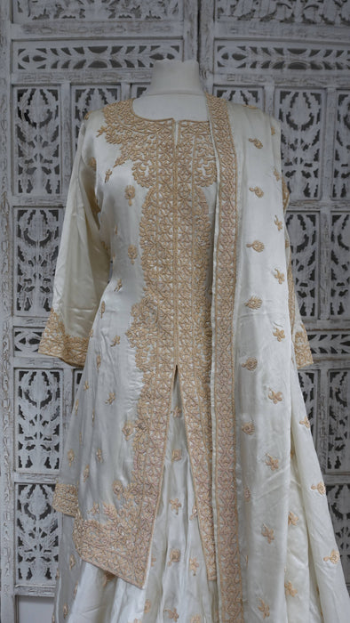 Off White Sateen Silk Vintage Lengha - UK 12/EU 38 - New