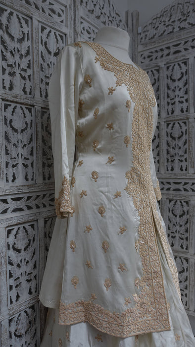 Off White Sateen Silk Vintage Lengha - UK 12/EU 38 - New