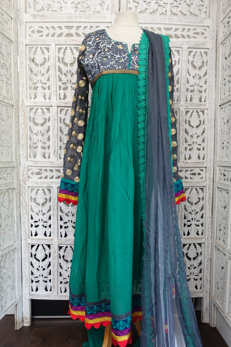 Green Chiffon Embroidered Frock Suit - UK 12 / EU 38 - Preloved
