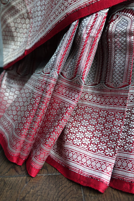 Red And Silver Zari Tanchoi Silk With Blouse Fabric - New