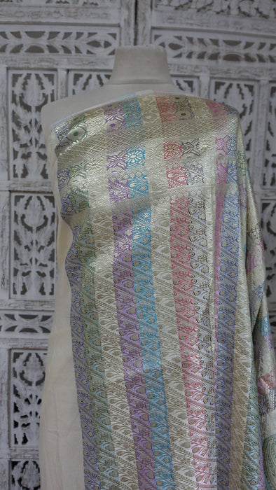 Cream Vintage Woven Silk With Pastel Coloured Palla - Preloved