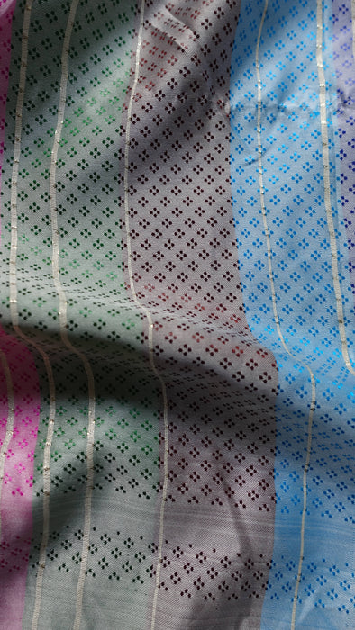 Cream Vintage Woven Silk With Pastel Coloured Palla - Preloved