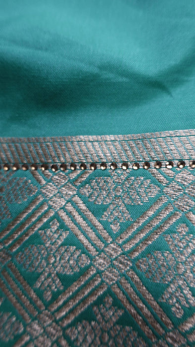 Jade Silk Blend Sari With Blouse Piece - New