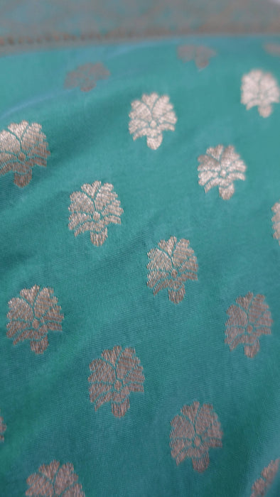 Jade Silk Blend Sari With Blouse Piece - New