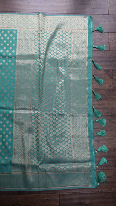 Jade Silk Blend Sari With Blouse Piece - New