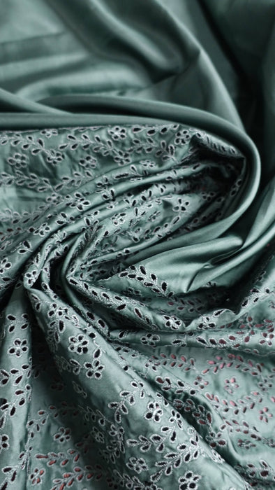 Forest Green Vintage Pure Silk Embroidered Cutwork Sari -Preloved