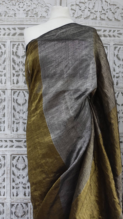 Black Kalki Prepleated Sari In Metallic Colours With Blouse Piece - New