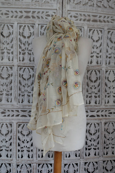 Off Cream Vintage Embroidered Dupatta - Preloved