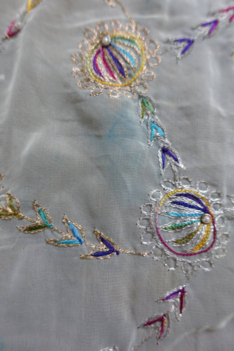 Off Cream Vintage Embroidered Dupatta - Preloved
