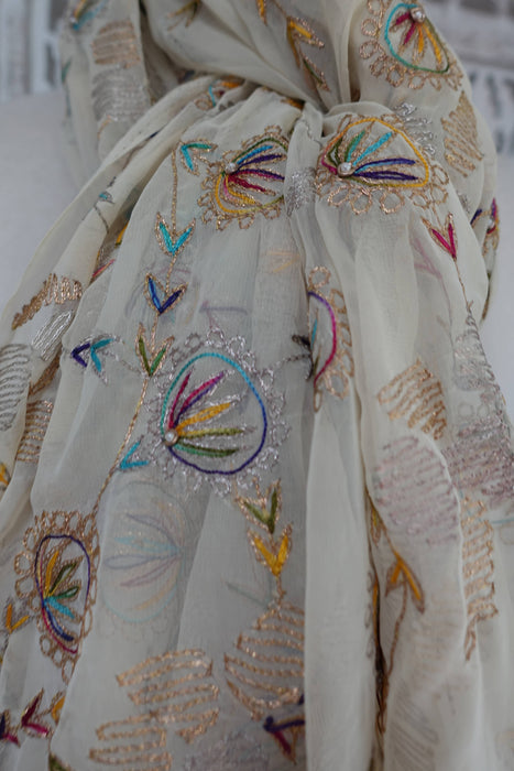 Off Cream Vintage Embroidered Dupatta - Preloved