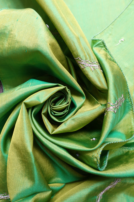 Green Vintage Pure Silk Dupatta - Preloved