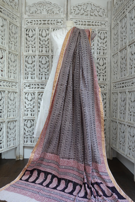 Cotton Cream With Black Paisely Print - New