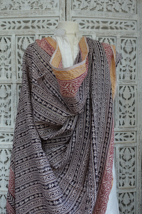 Cotton Cream With Black Paisely Print - New