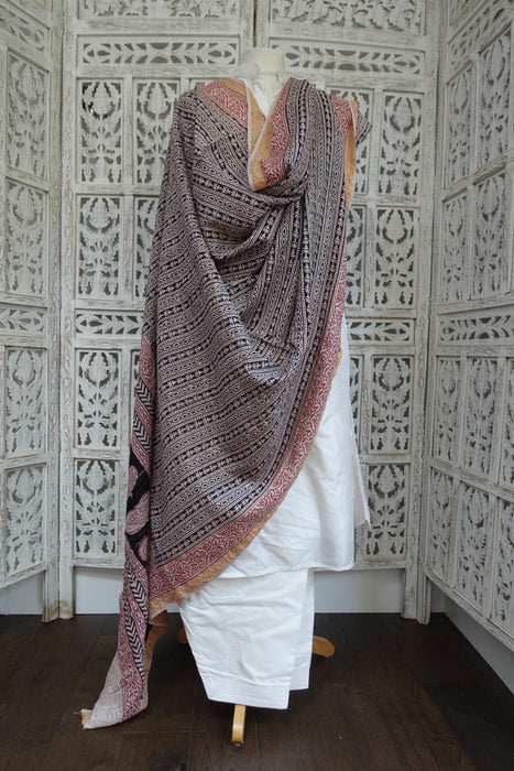 Cotton Cream With Black Paisely Print - New