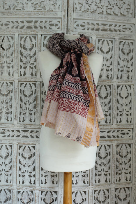 Cotton Cream With Black Paisely Print - New