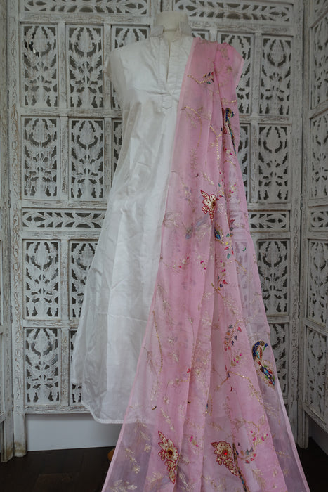 Baby Pink Vintage Peacock Embellished Dupatta - Preloved
