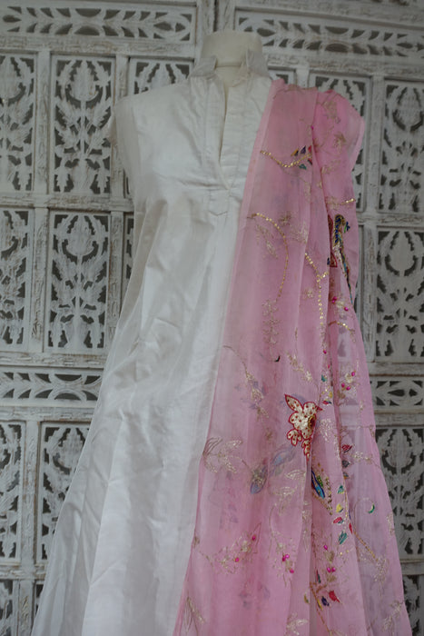 Baby Pink Vintage Peacock Embellished Dupatta - Preloved