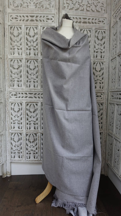 Extra large grey wool shawl – border detail