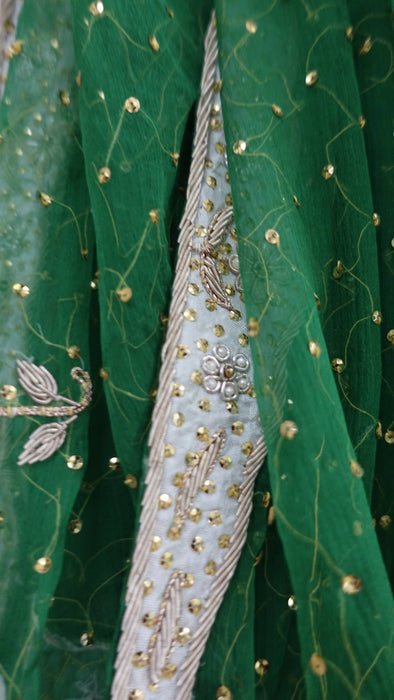 Bottle green vintage wedding dupatta – pattern detail