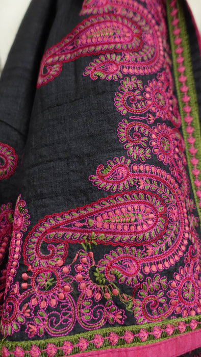 Black tissue silk paisley embroidered dupatta – pattern detail