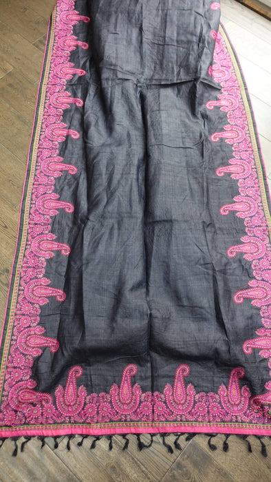 Black tissue silk paisley embroidered dupatta – corner detail