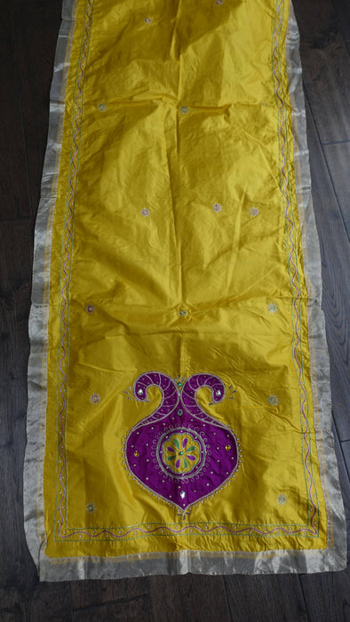 Bright yellow pure silk vintage dupatta – corner detail