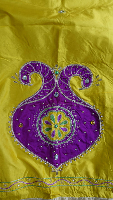 Bright yellow pure silk vintage dupatta – fabric and colour detail