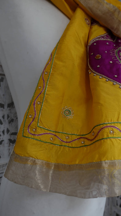 Bright yellow pure silk vintage dupatta – border detail