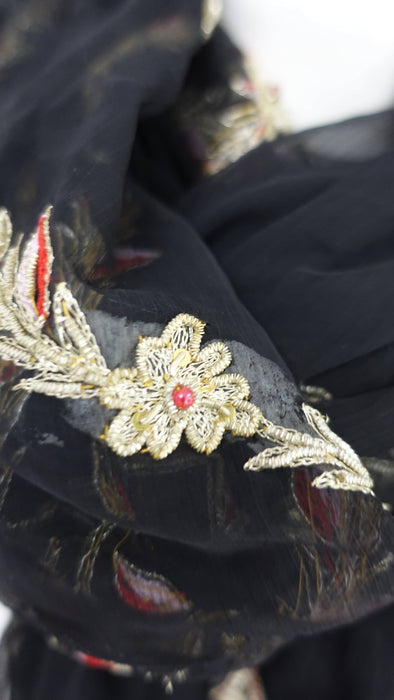 Black vintage embellished dupatta – pattern detail