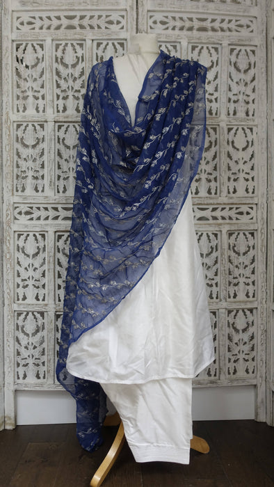 Navy and silver vintage dupatta – full length view