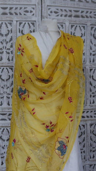 Yellow vintage sequinned embellished dupatta – close-up of the embellishment