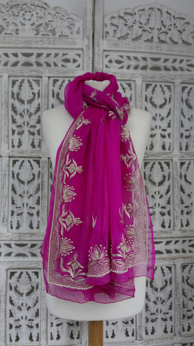 Hot pink and silver embellished vintage dupatta – border detail