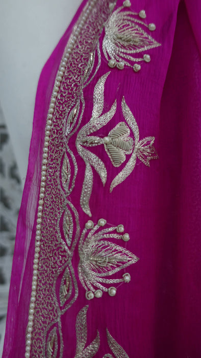 Hot pink and silver embellished vintage dupatta – close-up of the embellishment