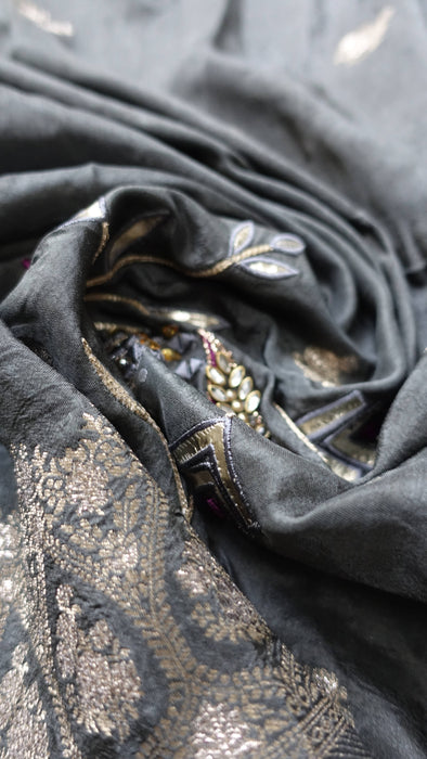Charcoal chanderi silk dupatta – border detail