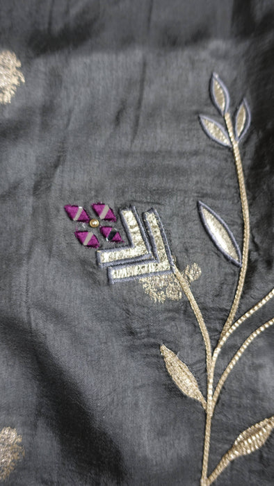 Charcoal chanderi silk dupatta – pattern detail