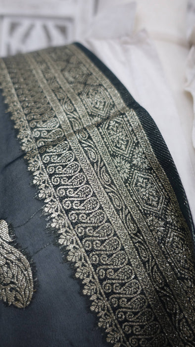 Dark green chiffon dupatta with woven gold thread – pattern detail