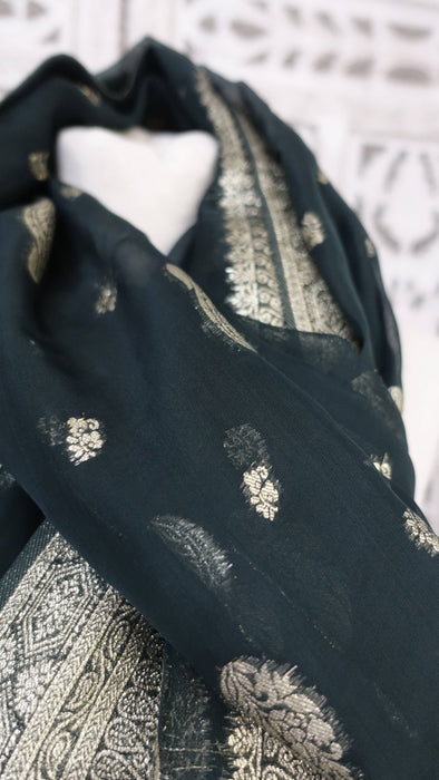 Dark green chiffon dupatta with woven gold thread – border detail