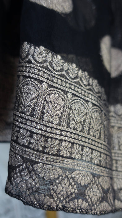 Black circular woven voile dupatta – end panel detail