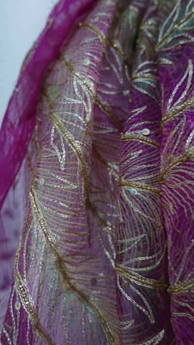 Pink and green vintage tilla dupatta – corner detail
