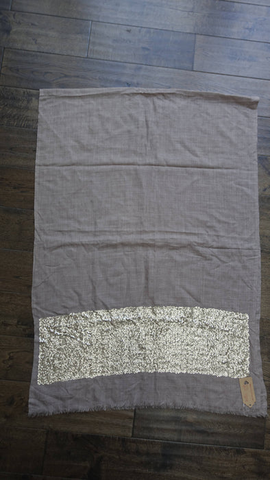 Taupe sequinned wool scarf – pattern detail