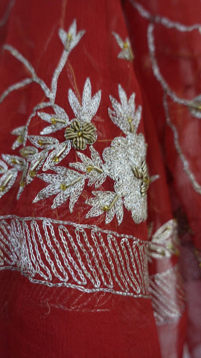 Rusty red gold tilla vintage dupatta – corner detail