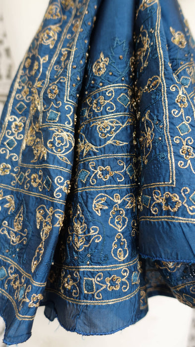 Blue embroidered vintage silk dupatta – border detail